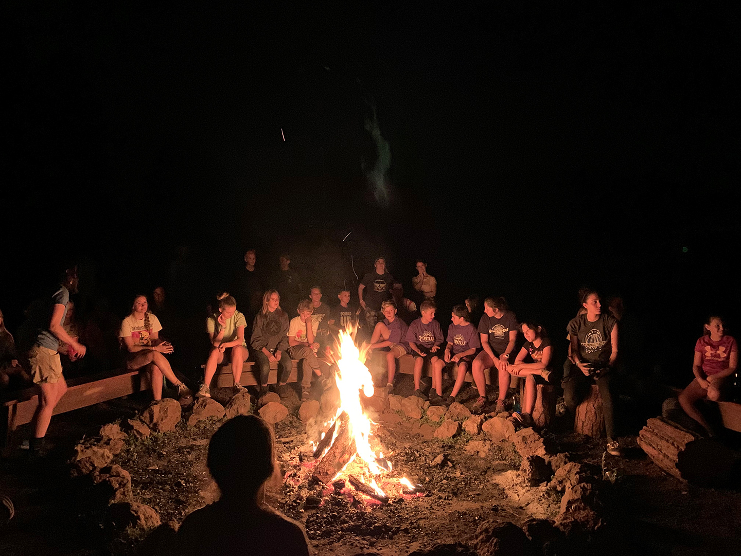 2019/07/Montlure-2019_Juniors-around-the-campfire-web.jpg